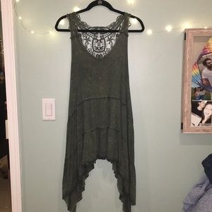 GREEN HIGH-LOW TANKTOP WITH LACE STRAPS AND BACK